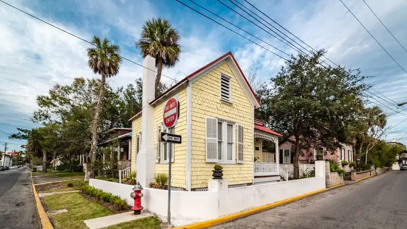 Cozy yellow house on a quiet street in St. Augustine, Florida, United States